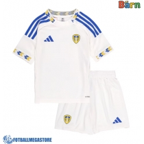 Fotballdrakt Barn Leeds United Hjemmedraktsett 2025-26 Kortermet (+ Korte bukser)